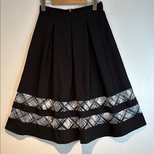 TopShop black pleated skirt with white patterned mesh detail at bottom size 6